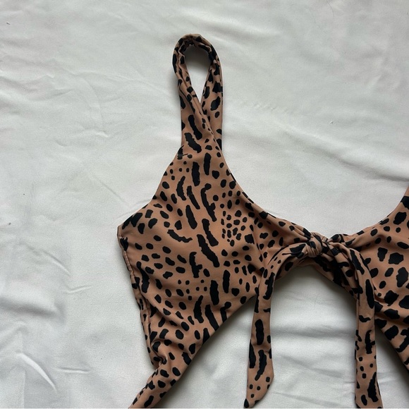 SHEIN Bathing Suit One Piece with Knot - Picture 3 of 6